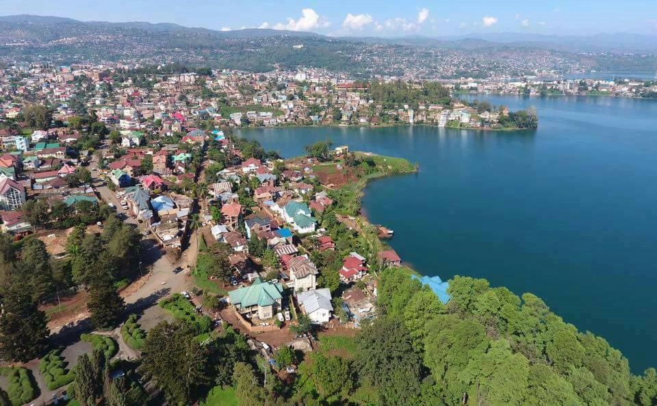 Le nom Bukavu vient de la transformation du mot 'bu'nkafu' (ferme des vaches) en shi