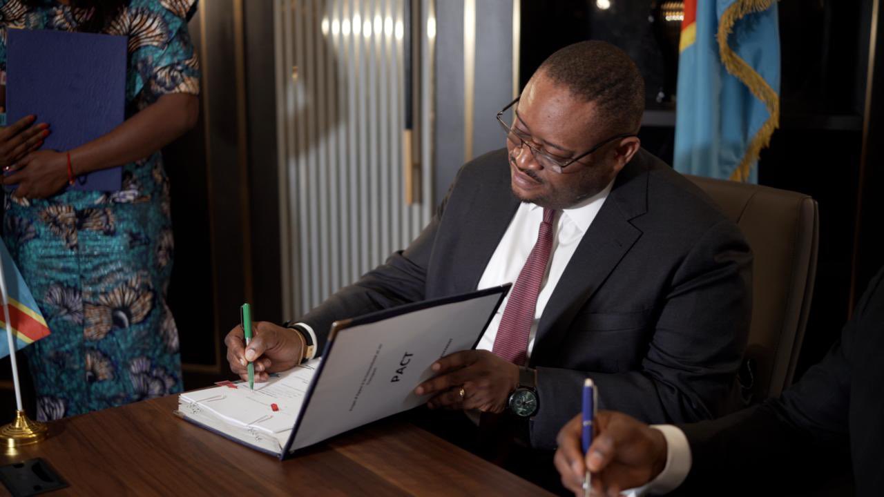 Doudou Fwamba a paraphé une série d’accords de financement avec la Banque mondiale...