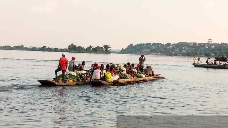 La localité de Yandonga se situe à 50 kilomètres de Bumba-Centre, un port fluvial majeur sur le fleuve Congo, dans la province de la Mongala